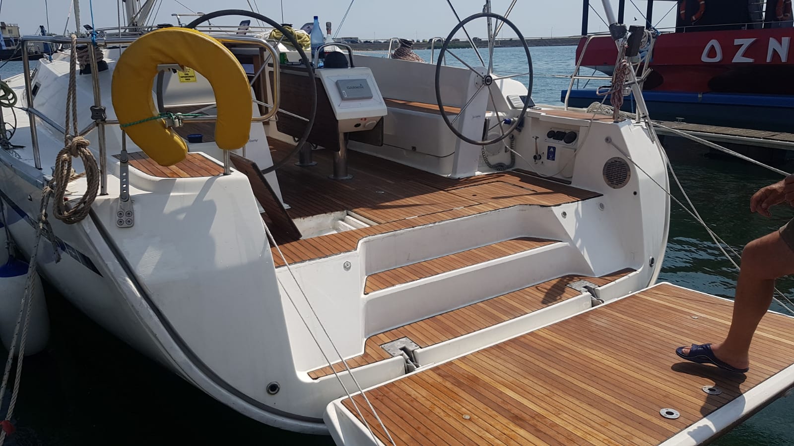 Cockpit și platformă de îmbarcare Bavaria 46 Cruiser